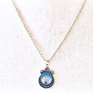 ⭐️ Purple Iridescent Scale Necklace ⭐️ 2 for 15